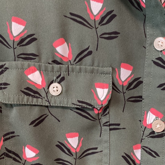 Floral button down blouse - business casual win! - Picture 3 of 4